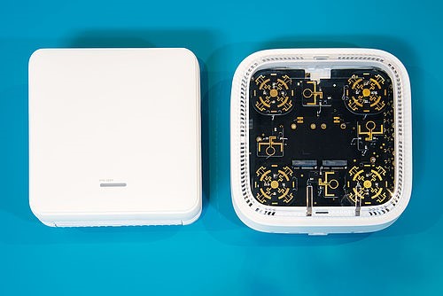 A plastic case encloses a technical device that enables Wi-Fi reception indoors.