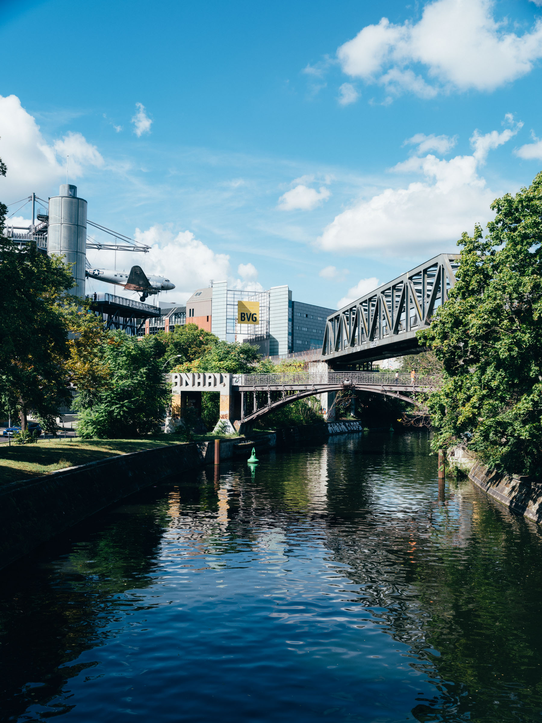 A view of the Deutsches Technikmuseum with the "Rosinenbomber" on the terrace. In the foreground are the Anhalter Steg and the Landwehr Canal.